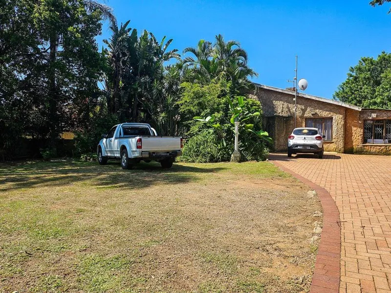 13 Bedroom House for sale in Amanzimtoti