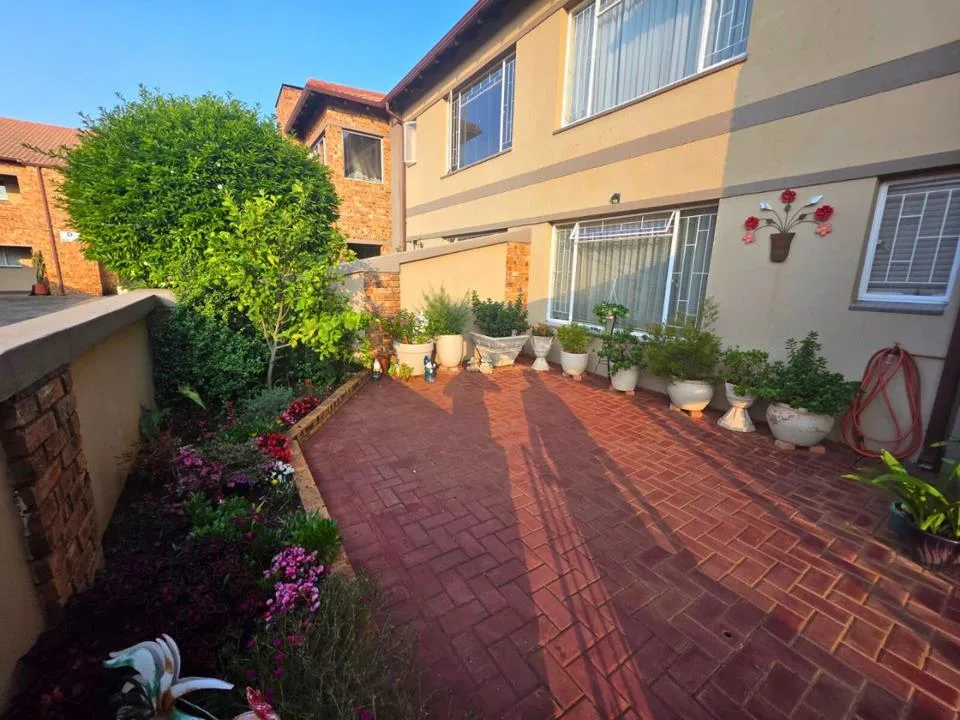 2 Bedroom Apartment / flat for sale in Norton Home Estate