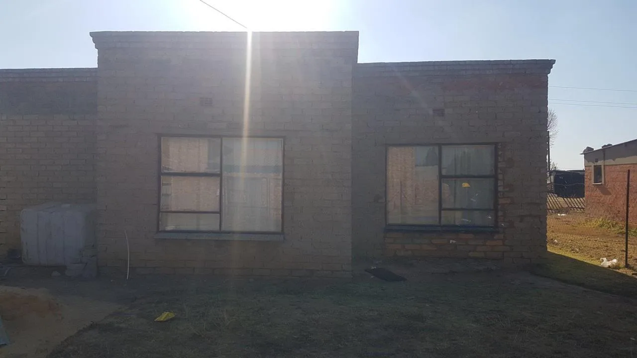 2 Bedroom House for sale in Tsakane Ext 8