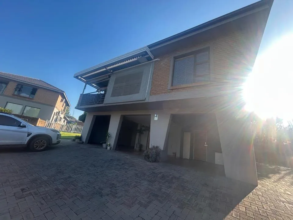 4 Bedroom Townhouse for sale in Three Rivers East