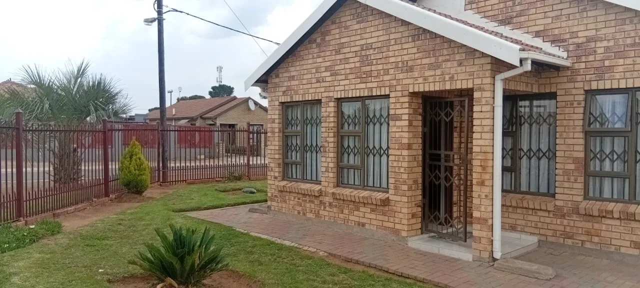 3 Bedroom House for sale in Pinehaven