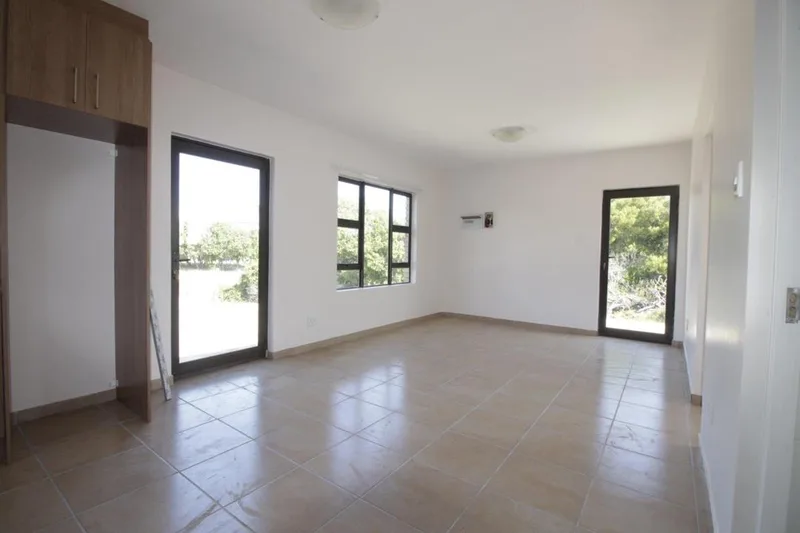 2 Bedroom House to rent in Paradise Beach
