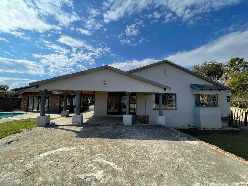 4 Bedroom House for sale in Amiel Park