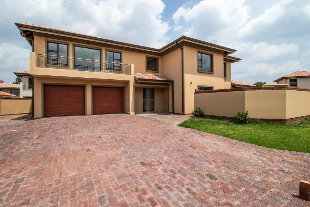 4 Bedroom House for sale in Comet