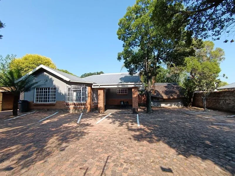 4 Bedroom House to rent in Queenswood