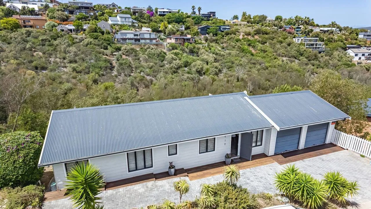 3 Bedroom House for sale in Knysna Heights