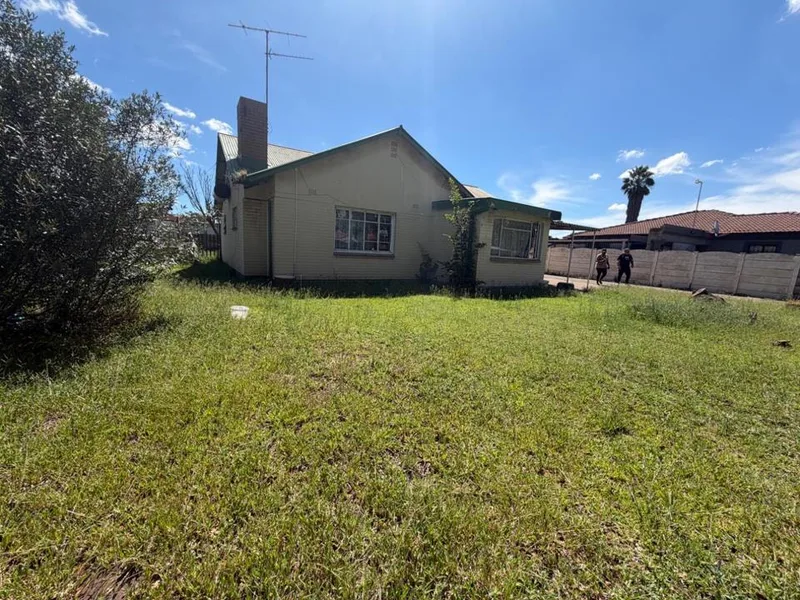 8 Bedroom House for sale in Vanderbijlpark CE 2