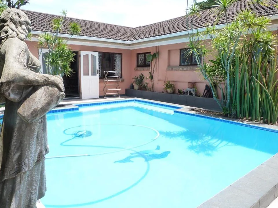 6 Bedroom House for sale in St Lucia