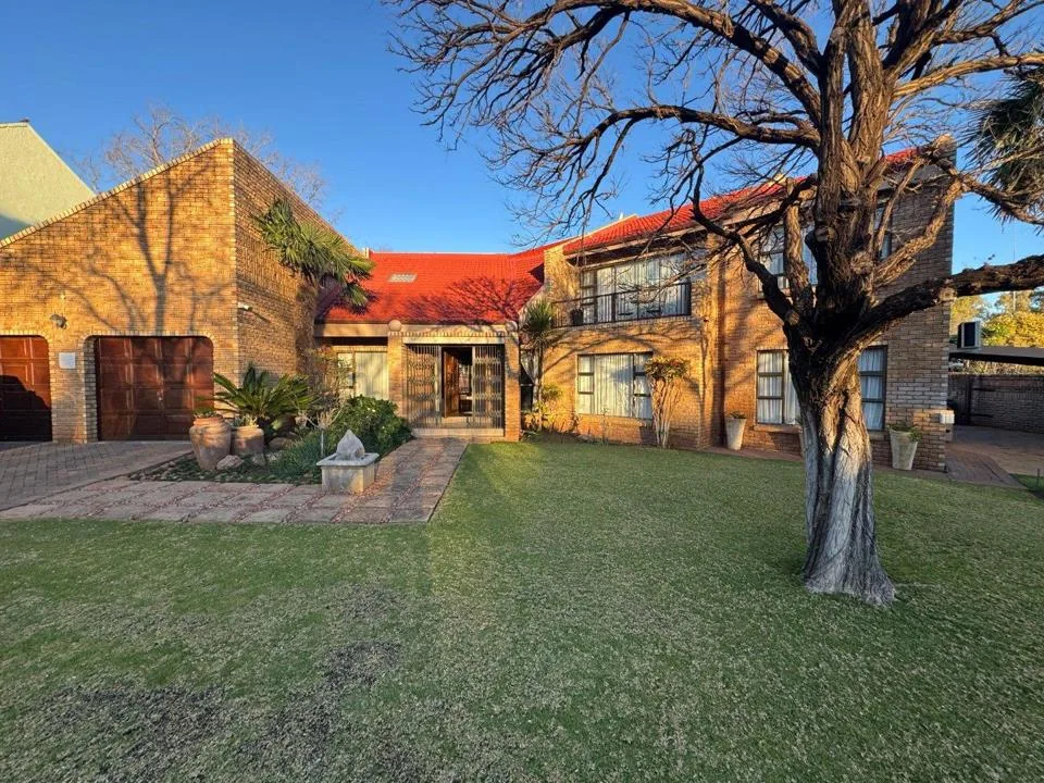 4 Bedroom House for sale in Mooivallei Park