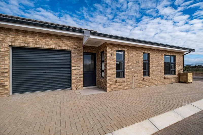2 Bedroom Townhouse to rent in Jeffreys Bay Central