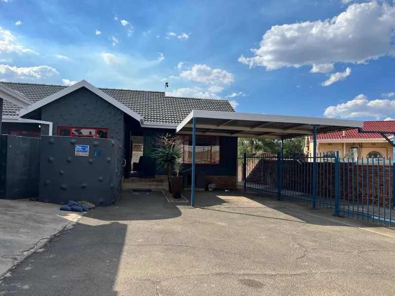 3 Bedroom House in Monument Heights