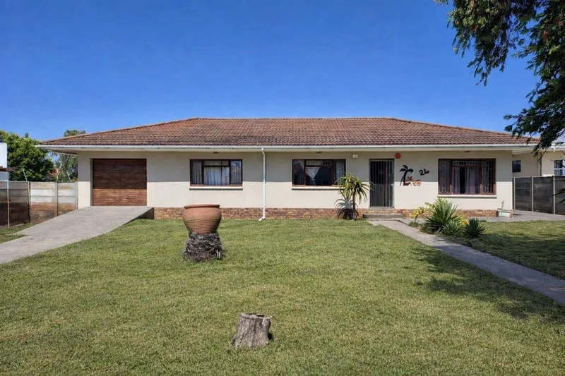 4 Bedroom House for sale in Lamberts Bay