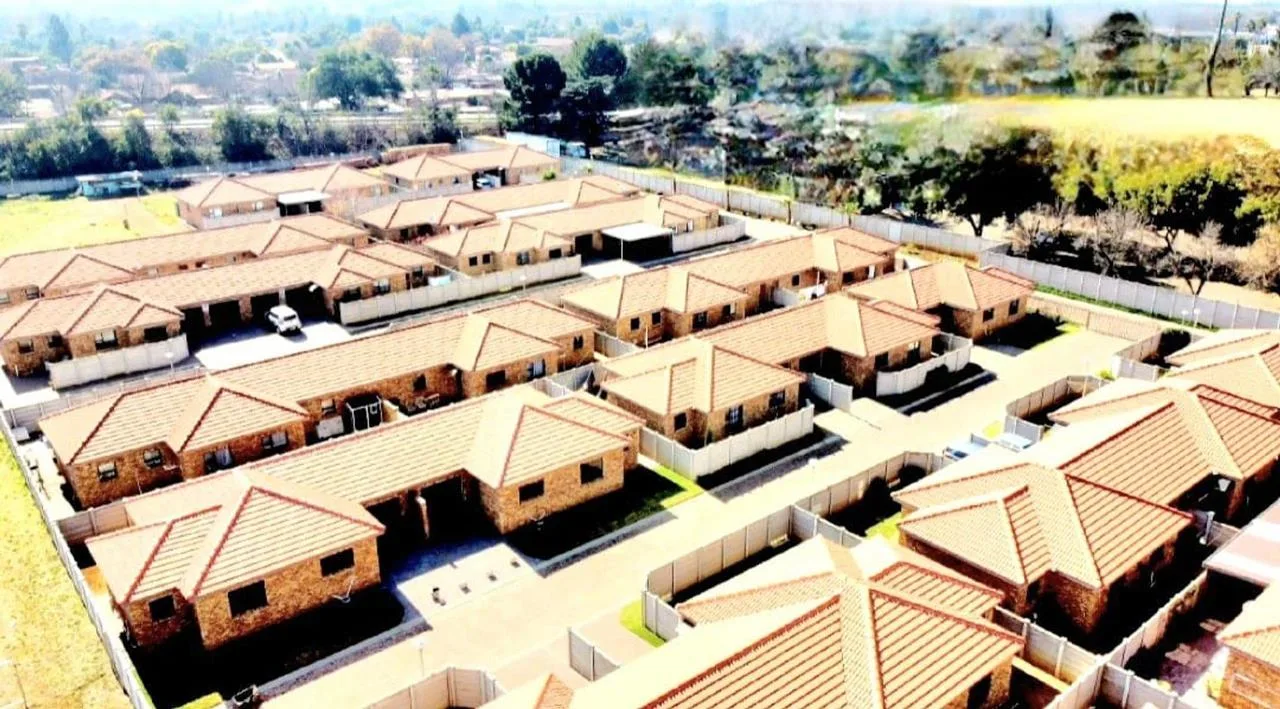 2 Bedroom Townhouse for sale in Vanderbijlpark SW 2