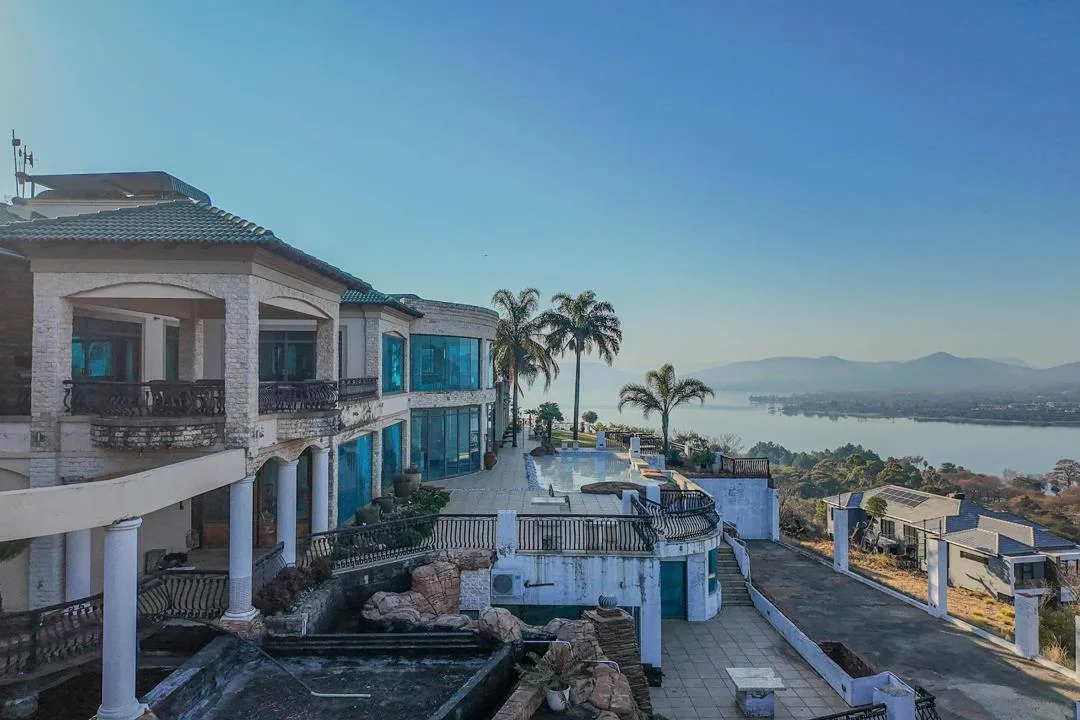 7 Bedroom House for sale in Kosmos Ridge
