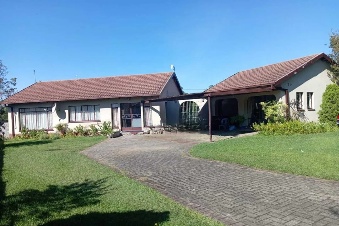 3 Bedroom House for sale in Pioneer Park