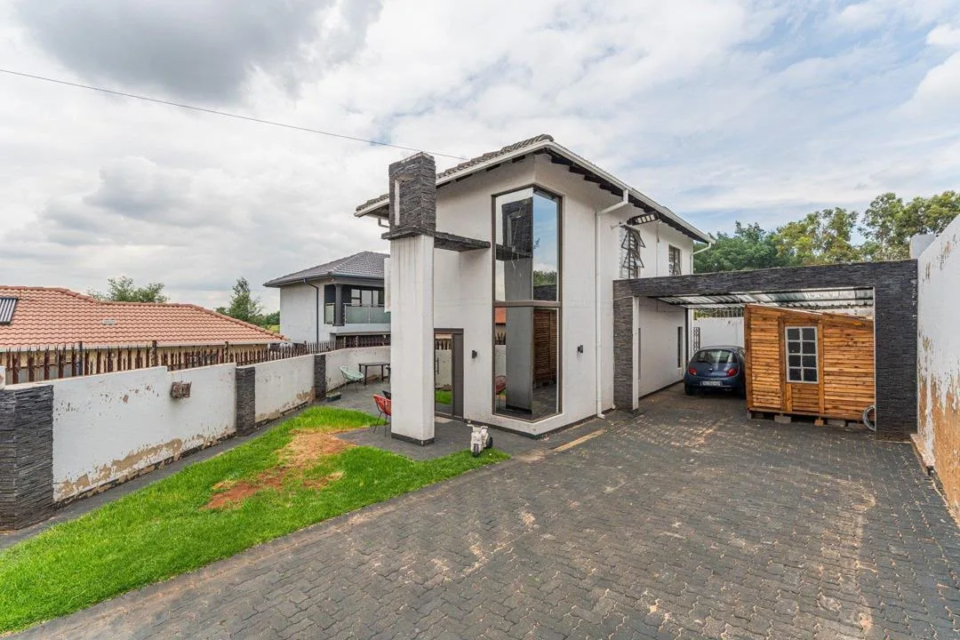 4 Bedroom House for sale in Witpoortjie