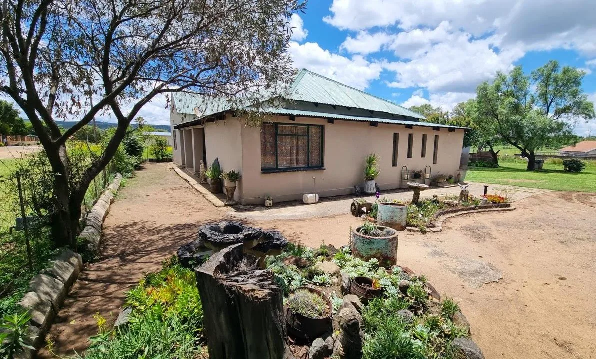 4 Bedroom House for sale in Swartruggens
