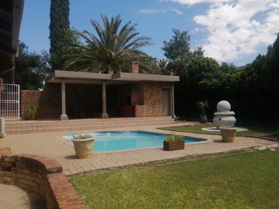 5 Bedroom House for sale in Suidrand