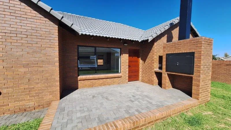 3 Bedroom House for sale in Bayswater