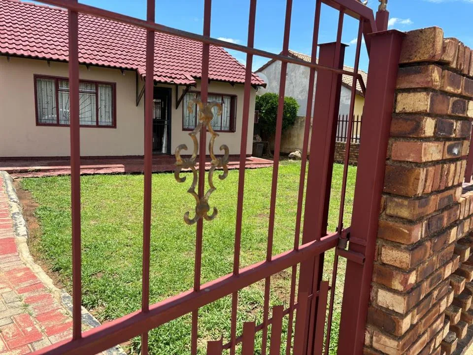 2 Bedroom House to rent in Mmabatho Unit 8
