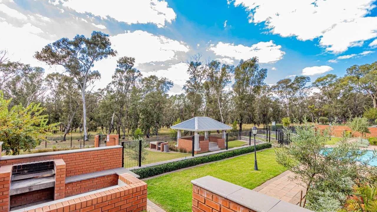 2 Bedroom Apartment / flat to rent in Modderfontein