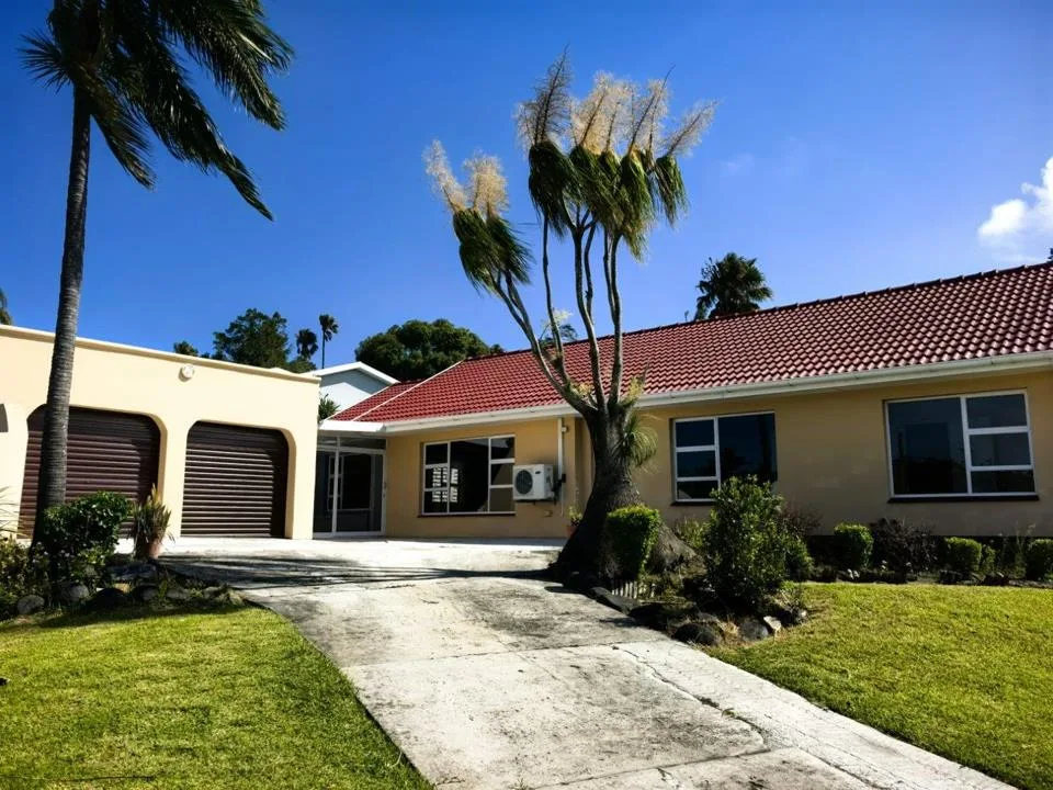 5 Bedroom House for sale in Beacon Bay North