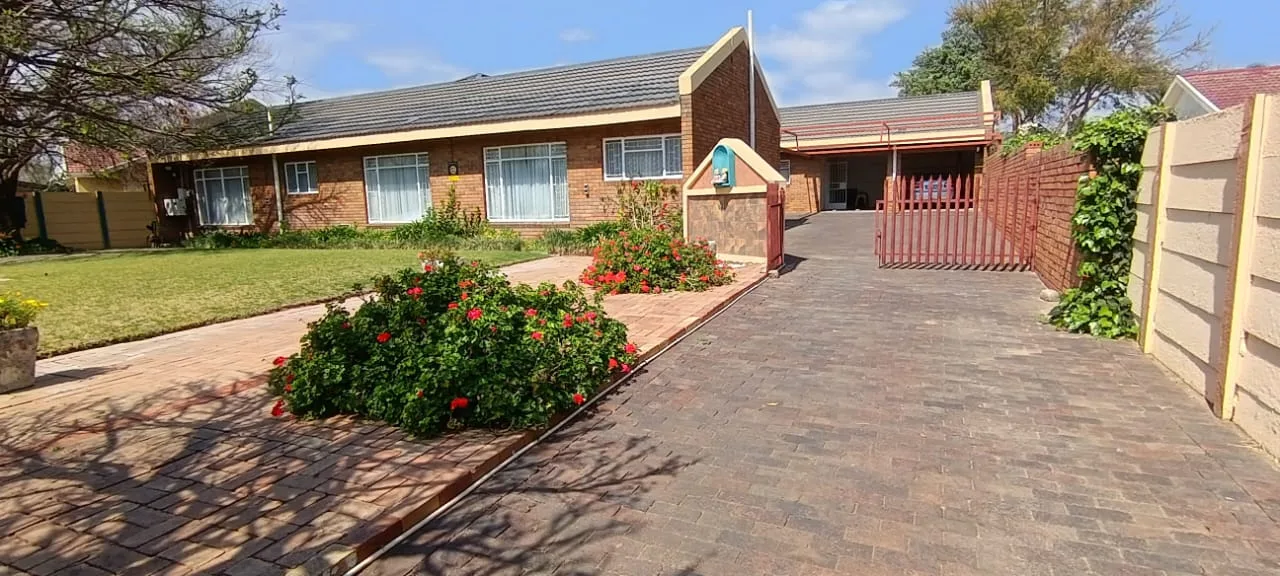 4 Bedroom House for sale in Flamingo Park