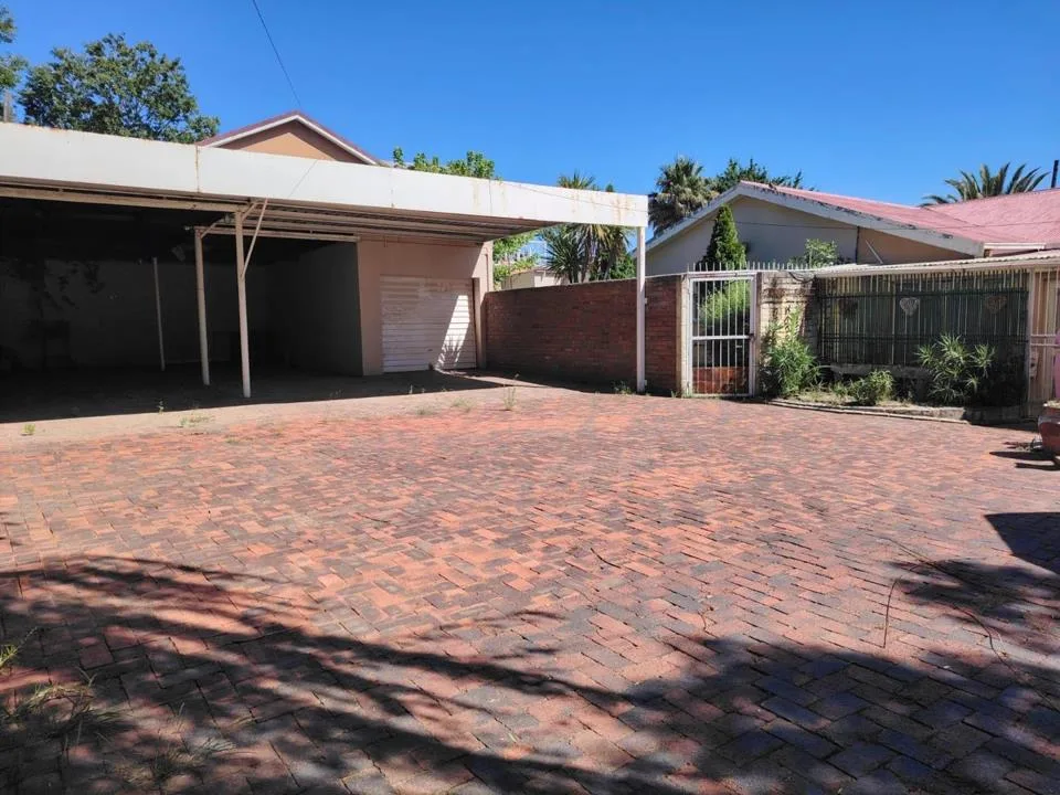 4 Bedroom House for sale in Ladybrand