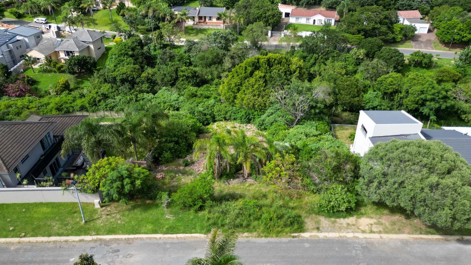 1 233 m² Land available in Blue Bend