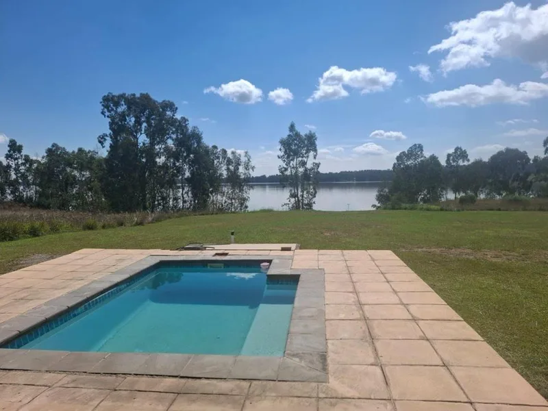 6 Bedroom House for sale in Oranjeville