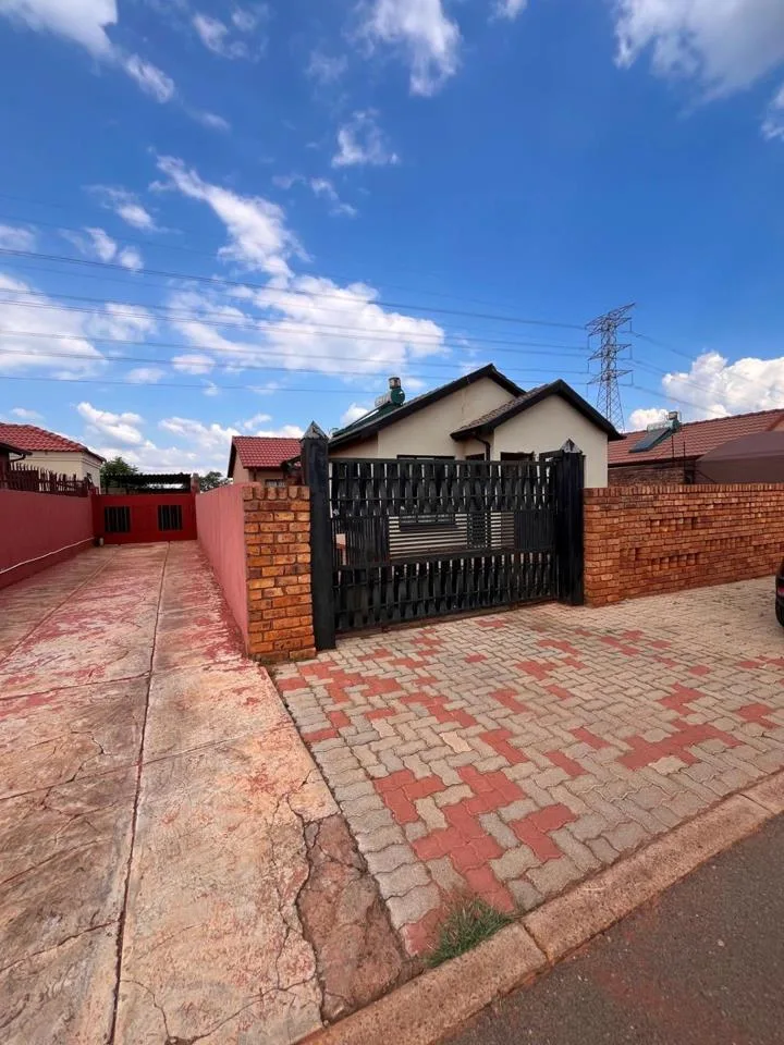 2 Bedroom House for sale in Soshanguve VV