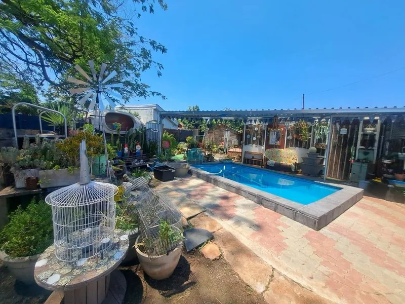 4 Bedroom House for sale in Daspoort
