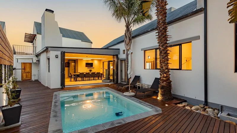5 Bedroom House for sale in Schonenberg