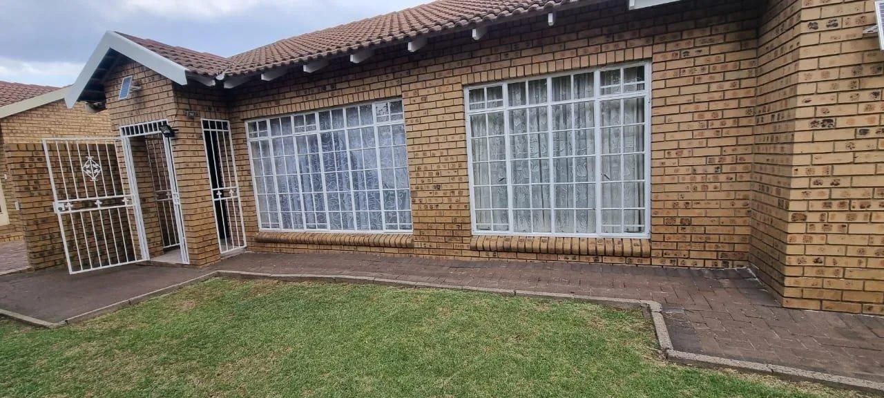 3 Bedroom Townhouse for sale in Ermelo