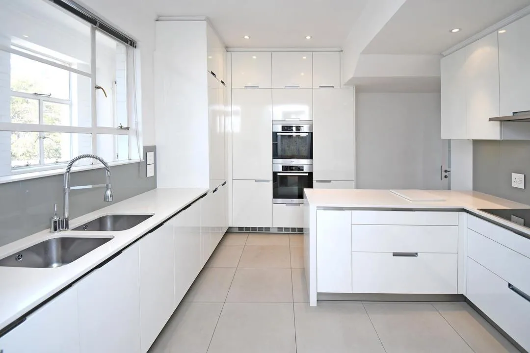 3 Bedroom Apartment / flat to rent in Melrose
