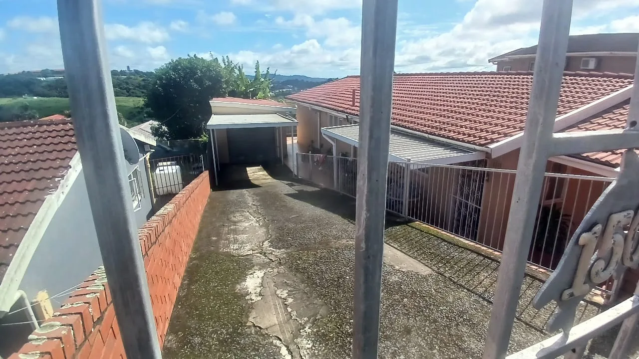 3 Bedroom House for sale in Shallcross