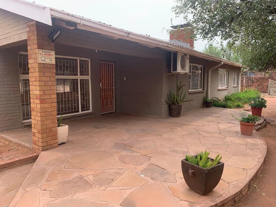 4 Bedroom House for sale in Postmasburg