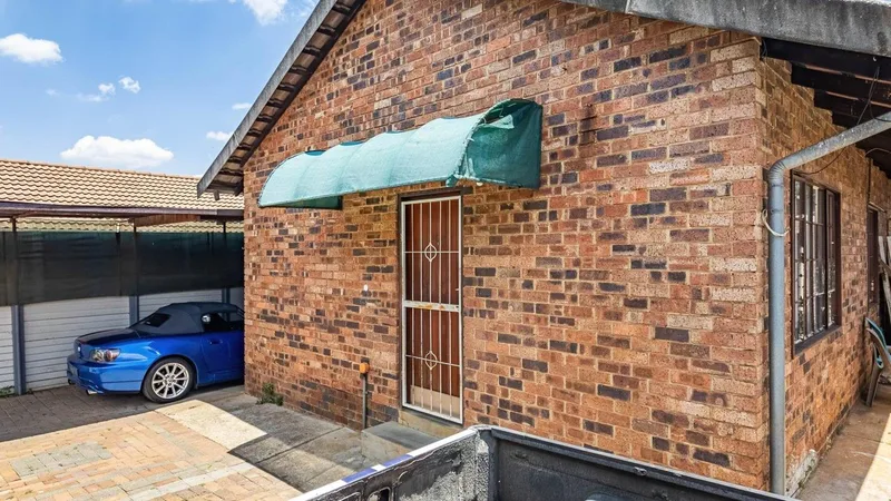 2 Bedroom House for sale in Elandspoort