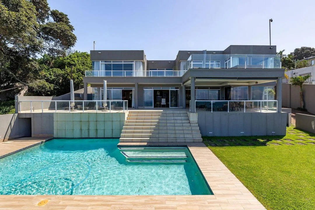 5 Bedroom House for sale in La Lucia