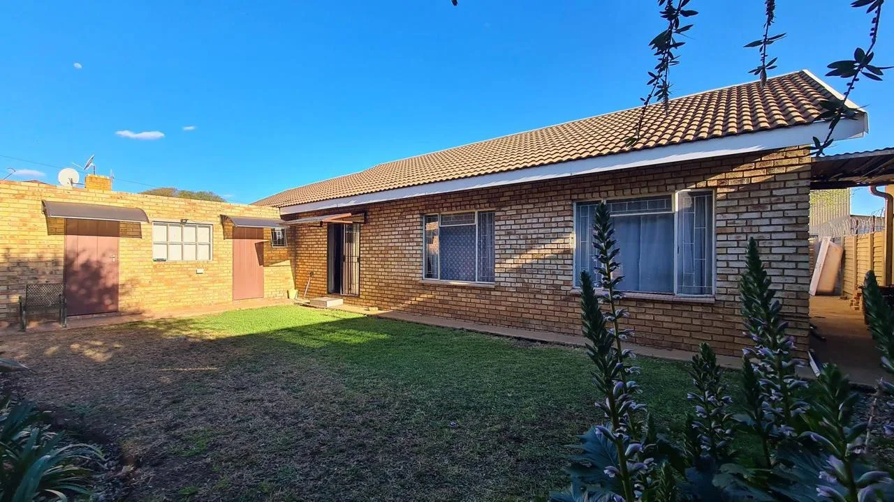 2 Bedroom House for sale in Miederpark