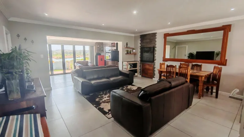 3 Bedroom Townhouse for sale in Hartenbos Heuwels