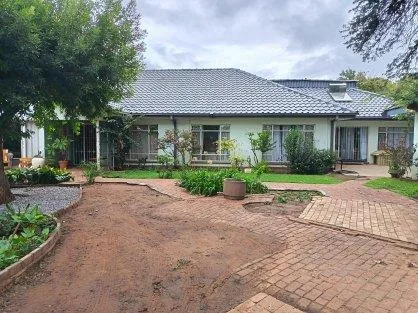 4 Bedroom House for sale in Kuruman