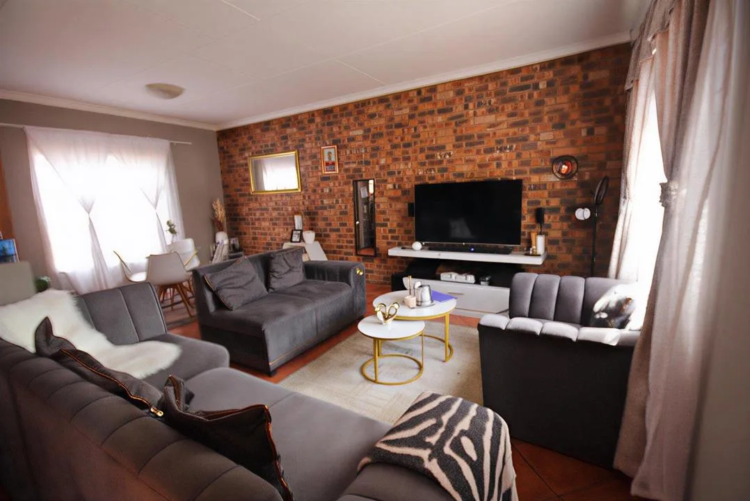 2 Bedroom House for sale in Mineralia