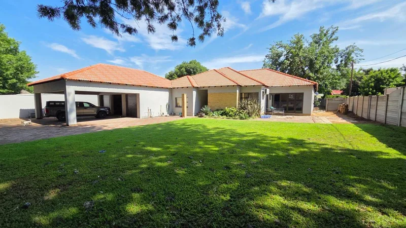 6 Bedroom House for sale in Sasolburg Ext 23