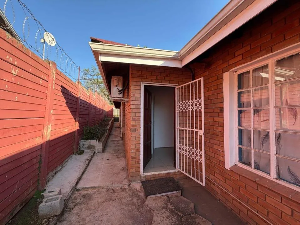Apartment / flat to rent in Hayfields