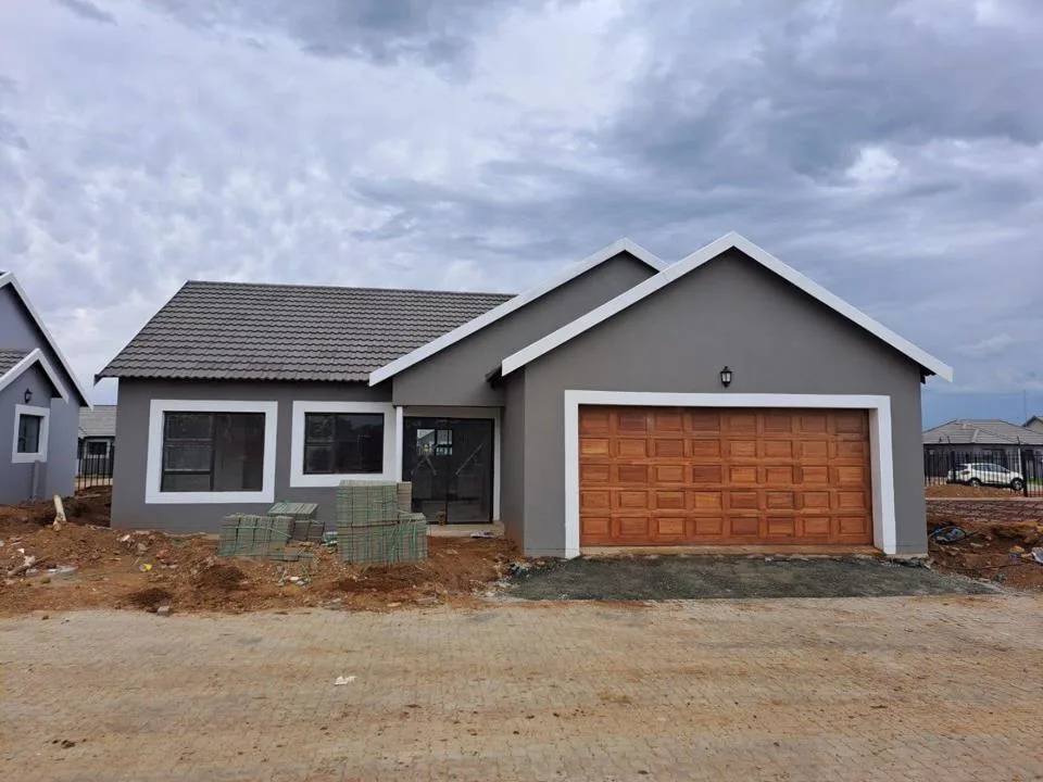 3 Bedroom House for sale in Bloemspruit