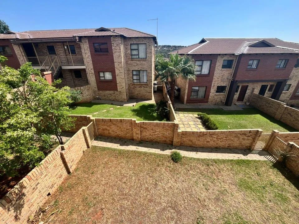 3 Bedroom Townhouse for sale in Shellyvale