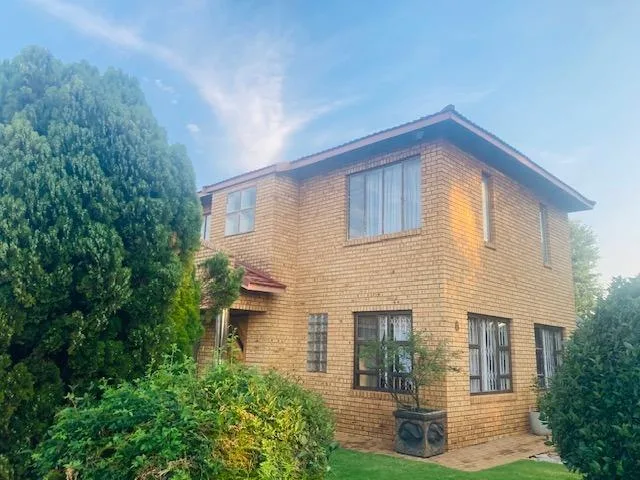 5 Bedroom House in Paul Krugersoord