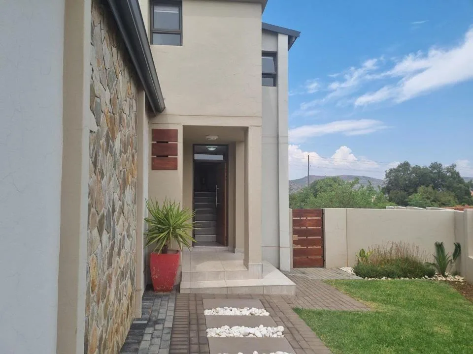 3 Bedroom Townhouse to rent in La Camargue Private Country Estate