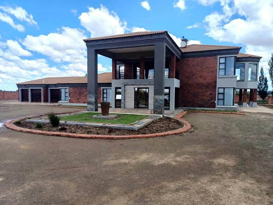 10 Bedroom House for sale in Vallombrosa